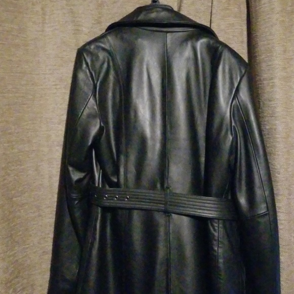 Leather jacket - Picture 3 of 3